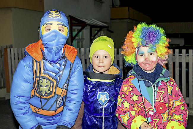 Leandro (7) und Nino (4) Zimmermann, Visperterminen, und Flavio Mutter (4), Bitsch.