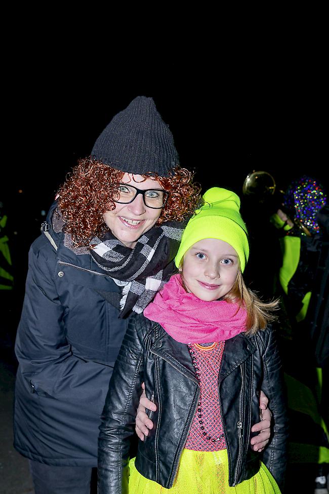 Nicole (39) und Vivien (7) Müller, Steg.