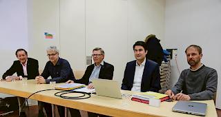 Projektpr&auml;sentation. Von links: Pressekonferenz mit Dr. Beat Benz, Urs Hoffmann, Marcel Friberg (alle RESalpina GmbH), Anwalt Aron Pfammatter und Gemeinderat Urs Perren.
