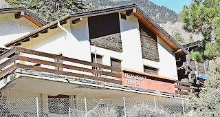 In M&ouml;rel-Filet st&ouml;sst man bei vielen Restaurants auf geschlossene T&uuml;ren und Fensterl&auml;den.