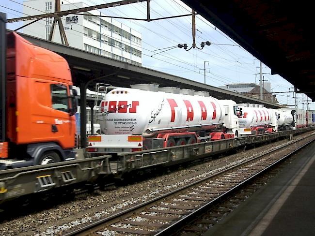 Grossprojekt. In Monthey soll ein neuer Umladebahnhof dafür sorgen, mehr Lastwagen auf die Schiene zu verladen. (Symbolbild)