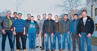 Zufrieden. Nach zwei Semestern haben diese zw&ouml;lf Oberwalliser (siehe Kasten unten) das Diplom als &laquo;Instandhaltungsfachmann 
mit eidgen&ouml;ssischem Fachausweis&raquo; im Sack.