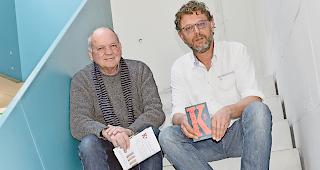 Engagement und Zuversicht. Vorstandsmitglied Walter Niklaus (links) und Kellertheater-Pr&auml;sident Jean-Claude Amaudruz: Guten Mutes in die neue Spielzeit.Foto wb