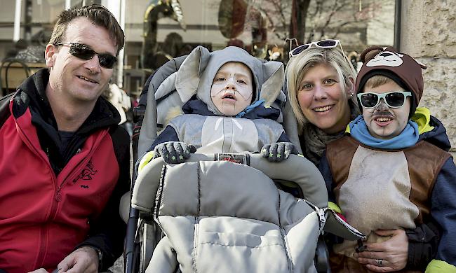 Patrick (48), Lionel (2), Jeanine (37) und Levin Imsand, Glis.