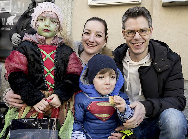 Jasmin (32), Renato (38), Anna-Lena (4) und David Del Buono, Visp.