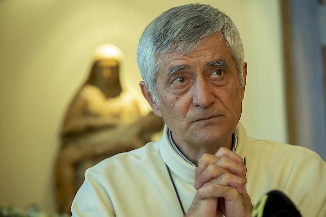 Bischof Jean-Marie Lovey an der Pressekonferenz