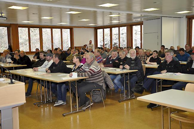 Blick auf die Delegierten im Saal der landwirtschaftlichen Schule in Châteauneuf.