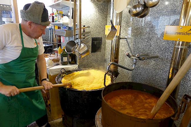 Die AGREZA-Polentaköche haben am Samstag in Simplon Dorf wiederum gross angerichtet.