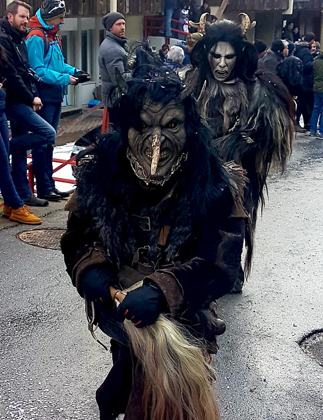 Impressionen vom grossen Fasnachtsumzug am Samstag in Wiler.