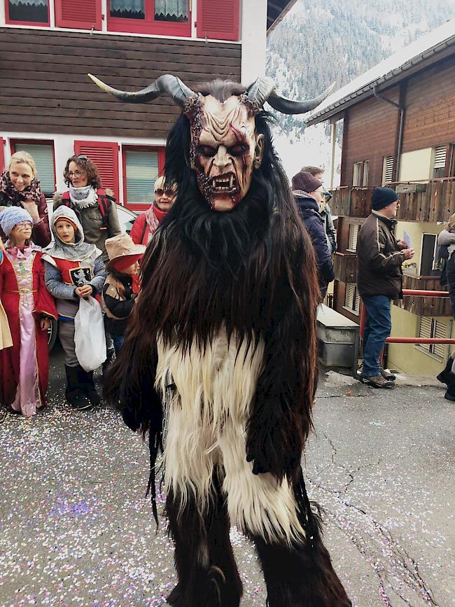 Impressionen vom grossen Fasnachtsumzug am Samstag in Wiler.