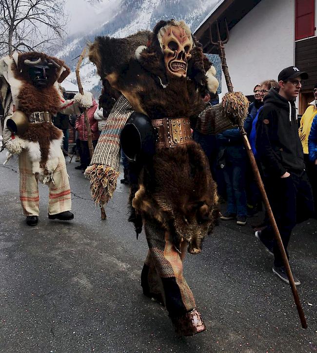 Impressionen vom grossen Fasnachtsumzug am Samstag in Wiler.