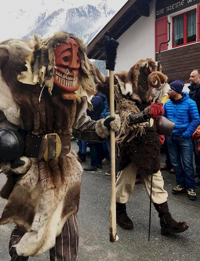 Impressionen vom grossen Fasnachtsumzug am Samstag in Wiler.