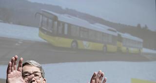 Zieht eine positive Jahresbilanz. Post-Verwaltungsratspr&auml;sident Urs Schwaller vor den Medien in Bern.