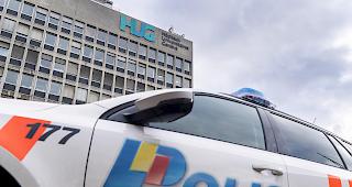 Der algerische Oppositionelle Rachid Nekkaz wollte bei den Pr&auml;sidentenwahlen im April antreten, war aber disqualifiziert worden. Nun tauchte er im Genfer Universit&auml;tsspital auf, in dem sich Abdelaziz Bouteflika, der schwer kranke algerische Pr&auml;sident befindet.