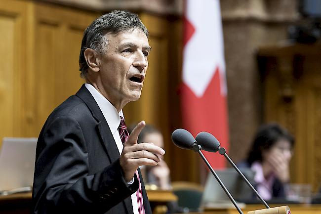 Kehrtwende. SVP-Nationalrat Stamm erschien am Montag im Bundeshaus. Eigentlich wollte er sich vorübergehend aus dem Politbetrieb zurückziehen. (Archivbild)