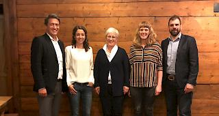 Einstimmig nominiert. Die CVP Steg-Hohtenn schickt Astrid Hutter (m.) ins Rennen um einen Sitz im Nationalrat.