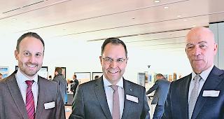 Haben informiert. Damian K&uuml;nzi, Helmuth Indermitte und Peter Guidon (von links).Foto WB