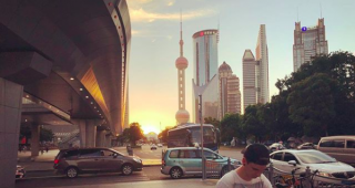 Auch in diesem Jahr haben sieben junge Walliser und Walliserinnen die M&ouml;glichkeit, ein Praktikum in Shanghai zu absolvieren. 