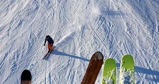 Ein Skifahrer ist am Mittwoch in Grindelwald auf einer Piste regungslos aufgefunden worden. 