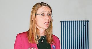 Aktivistin. Corinne Sch&auml;rer rief an der Generalversammlung der Unia den Mitgliedern nochmals in Erinnerung, wof&uuml;r es sich am 14. Juni zu streiken lohnt.