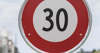 Mehr Sicherheit und Lebensqualit&auml;t und eine bessere Gesundheit. Beim Kanton verspricht man sich vielf&auml;ltige Vorteile von einer an gewissen Stellen generellen Herabsetzung der Geschwindigkeit von 50 auf 30 km/h. (Symbolbild)