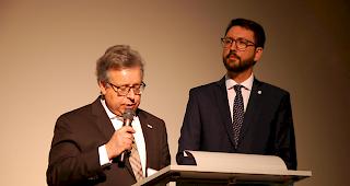 Michael Zurwerra, Rektor Fernfachhochschule Schweiz (links) und Damien Carron, Direktor Akademische Dienste FernUni Schweiz informierten die Anwesenden unter anderem &uuml;ber den Neubau der beiden Institutionen in Brig. 