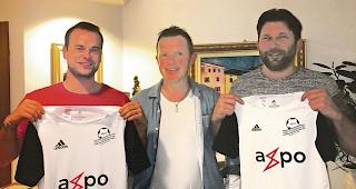 Warten auf die Oberwalliser Camp-Ausgabe 2019. Camp-Cheftrainer Bernd Voss, flankiert von den Briger FC-Vertretern Yannick Treyer (links) und Juniorenpr&auml;sident Roger Schmid.