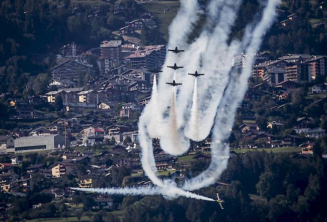 Das Breitling Jet Team an der Breitling Sion Airshow in Sitten am 16. September 2017.