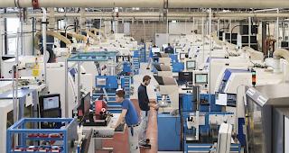 Gut die H&auml;lfte aller befragten Schweizer Industrieunternehmen bewerten ihre eigene Gesch&auml;ftslage als positiv.