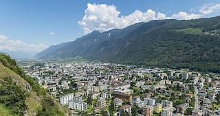 Laut Prognose der ZKB sollen im Jahr 2020 schweizweit knapp 72'000 Mietwohnungen leer stehen, dies nach 59'700 im letzten Jahr. Gebaut werde vor allem dort, wo die Leerst&auml;nde bereits hoch sind, wie etwa im Unterwallis. (Bild: Martinach)