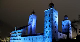 Am 2. April um 20 Uhr. Blaues Licht soll auf Autismus aufmerksam machen.