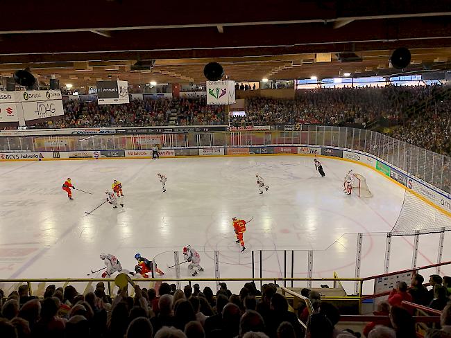 Erneut ausverkaufte Grabenhalle bei der Finalissima am Samstagnachmittag zwischen dem HC Siders und Valais-Chablais.