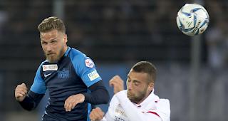 Kasami im Luftduell gegen FCZ-Sertic, Sittens Vorteile waren gr&ouml;sser als das eine Tor.