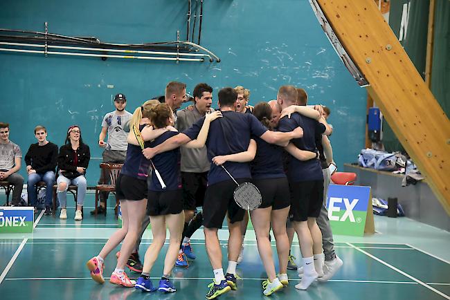 Geschafft. Der BC Olympica Brig feiert den Aufstieg in die NLB.