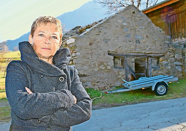 Doris Schmidhalter-Näfen vor dem historischen «Büchhüs».