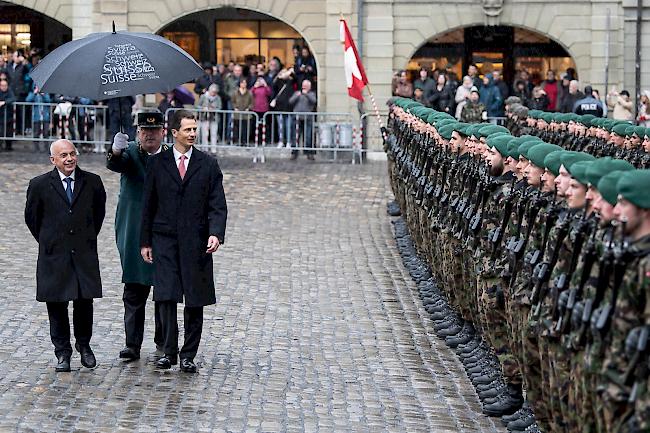 Staatsbesuch. Der Erbprinz Alois von und zu Liechtenstein (r.) besuchte am Mittwoch als amtsausführender Stellvertreter des Fürsten die Schweiz.