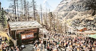 Teure Tagesausfl&uuml;ge. Auch wer bei einem Konzert auf einer Nebenb&uuml;hne (Bild: Cervo) kurz reinh&ouml;ren will, zahlt 60 Franken.