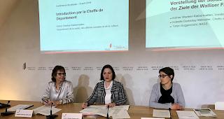 Am Montag wurde der Familienbericht in Sitten vorgestellt (v.l): Isabelle Darbellay M&eacute;trailler, Chefin des kantonalen Amts f&uuml;r Gleichstellung und Familie, Staatsr&auml;tin Esther Waeber-Kalbermatten und Tanja Guggenb&uuml;hl, Expertin und Verfasserin der Studie.