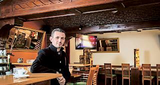 Schwer entt&auml;uscht. Enver Ismaili (39) sieht sich als Opfer und hat null Verst&auml;ndnis f&uuml;r das Vorgehen der Briger Polizei.