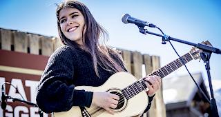 Tanya Barany aus Visperterminen durfte das Zermatt Unplugged 2019 er&ouml;ffnen