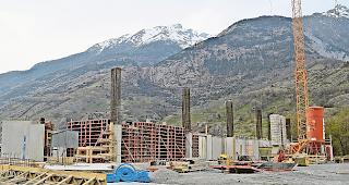An der neuen Rarner Eishalle wird derzeit kr&auml;ftig gebaut.