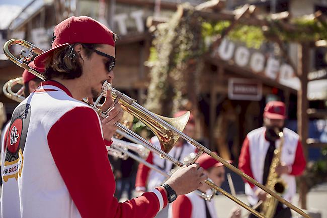 <b>Brassmaster Flash.</b> Sie tauchen auf, spielen und sind genau so schnell wieder weg, wie sie gekommen sind. Hier im Taste Village.