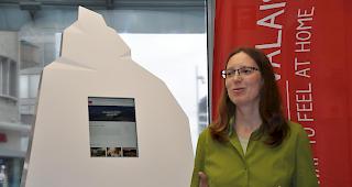 Die aus Deutschland eingewanderte Sabine L&ouml;sch arbeitete am inhaltlichen Aufbau der Webseite valais4you.ch mit.