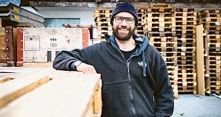 Gewusst wie. Roland Baude, Verantwortlicher Infrastruktur und Produktion, weiss mit den &shy;schwierigen Baustellenbedingungen in Zermatt umzugehen. Foto WB/Andrea Soltermann