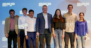 Bildlegende:

Paul Hanselmann (Pr&auml;sident NfGO), Jerun Voeten, An Ton Quach, Markus Aeschbach (SRP Ingenieur AG), Ylva Maria Carlen, Fabian Amherd und Sira Gwerder.