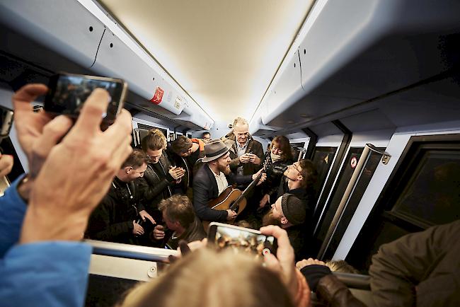 Die Bahnfahrt hoch zur ausverkauften Sunegga-Session mit dem Briten Alex Clare. 