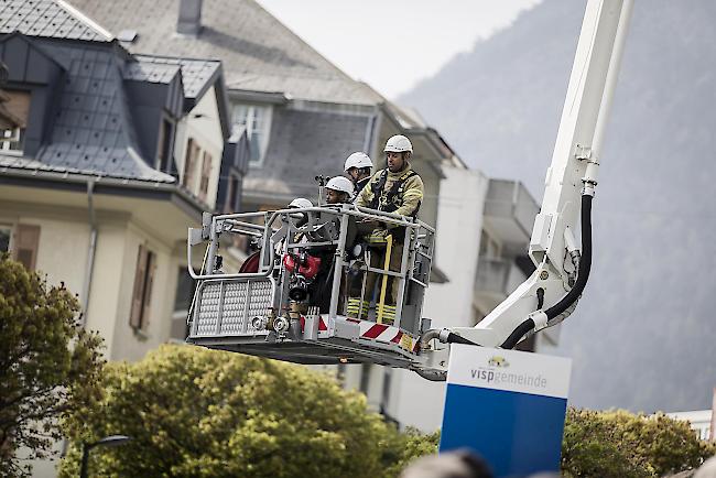 Hoch hinaus auf der Hebebühne der Feuerwehr.