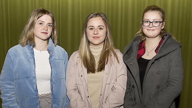 Yaël Stucky (18), Lalden, Laura Aquilino (18), Termen, und Adrienne Jaggi (18), Kippel.