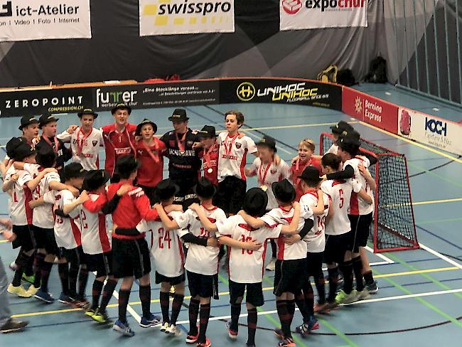 Floorball Köniz gewinnt jedes Spiel und wird vergangenen Sonntag in Chur U14 Schweizer Meister.