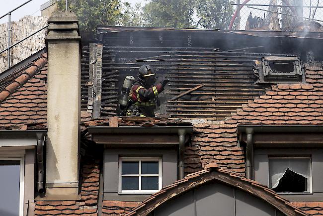 Der Brand dürfte erheblichen Sachschaden angerichtet haben. Die Brandursache die Berner Kantonspolizei abklären.